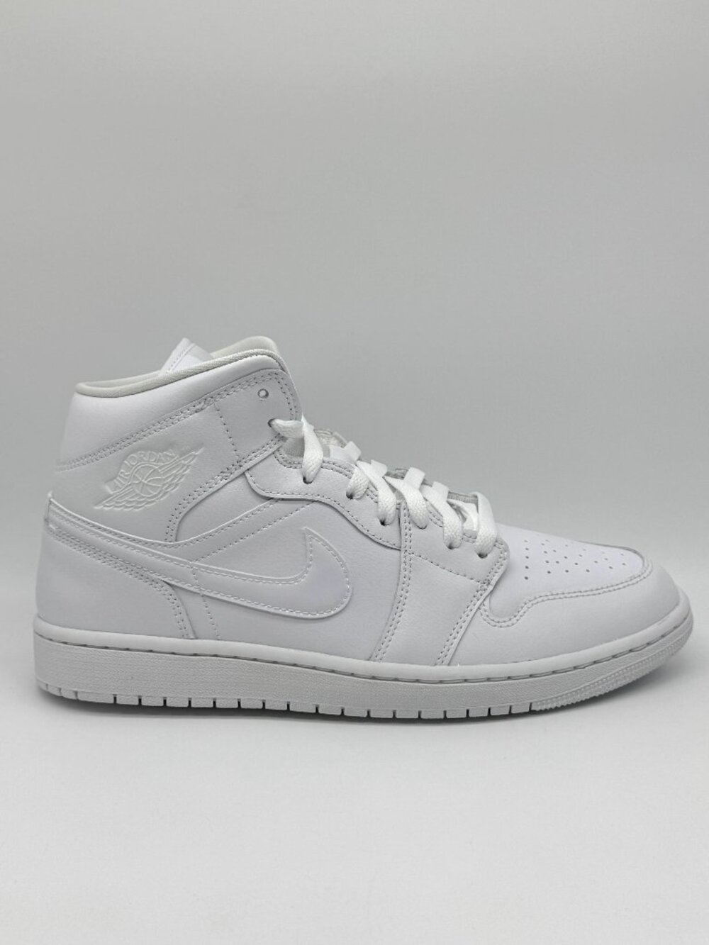Jordan 1 Mid Womens Triple White Shoes Sz 11 W / 9.5 M New Nike DV0991-111